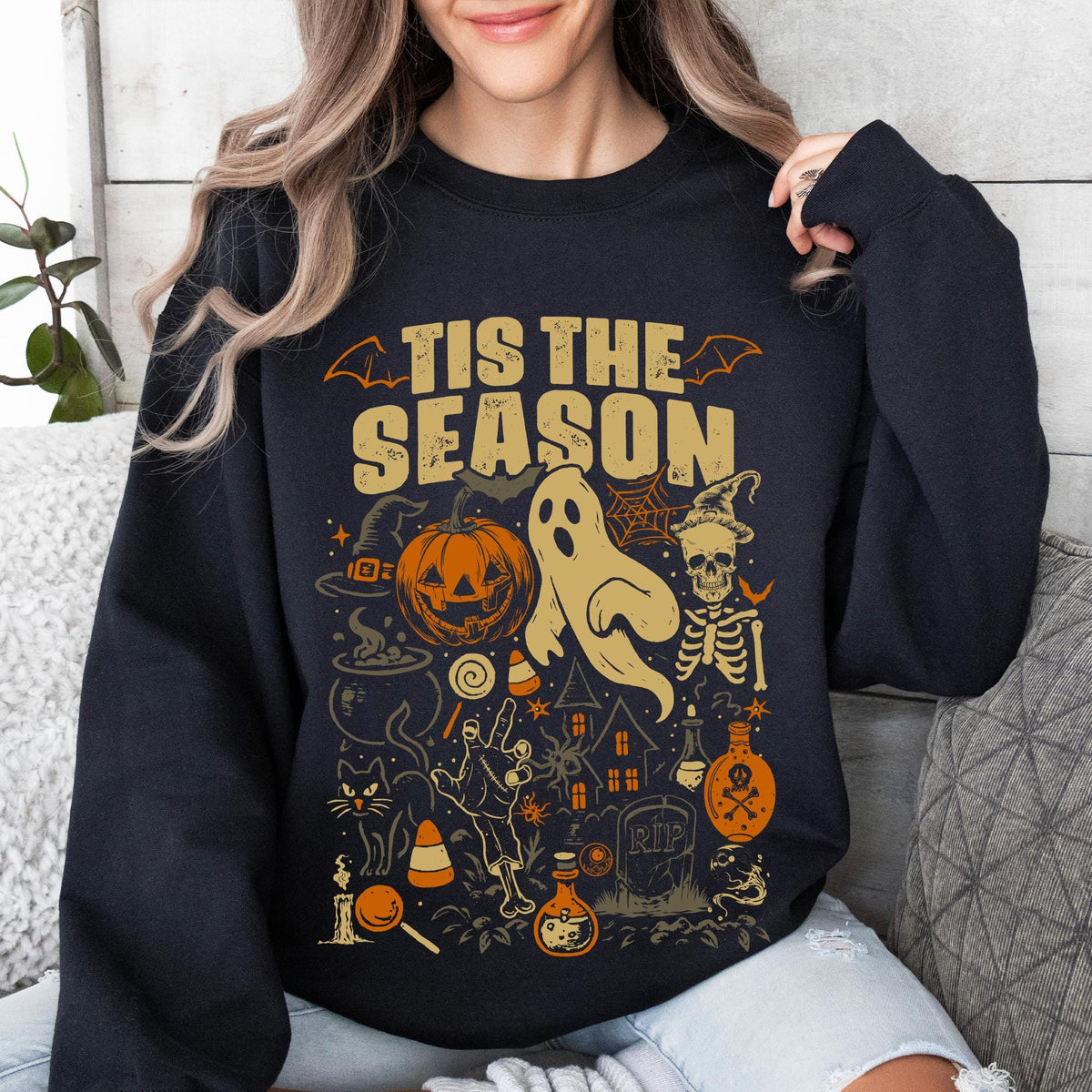 Retro Halloween Sweatshirt, Tis' the Season, Vintage Halloween Aesthetic Shirt, Pumpkin Ghost Oversized Sweatshirt, Women's Halloween Tshirt