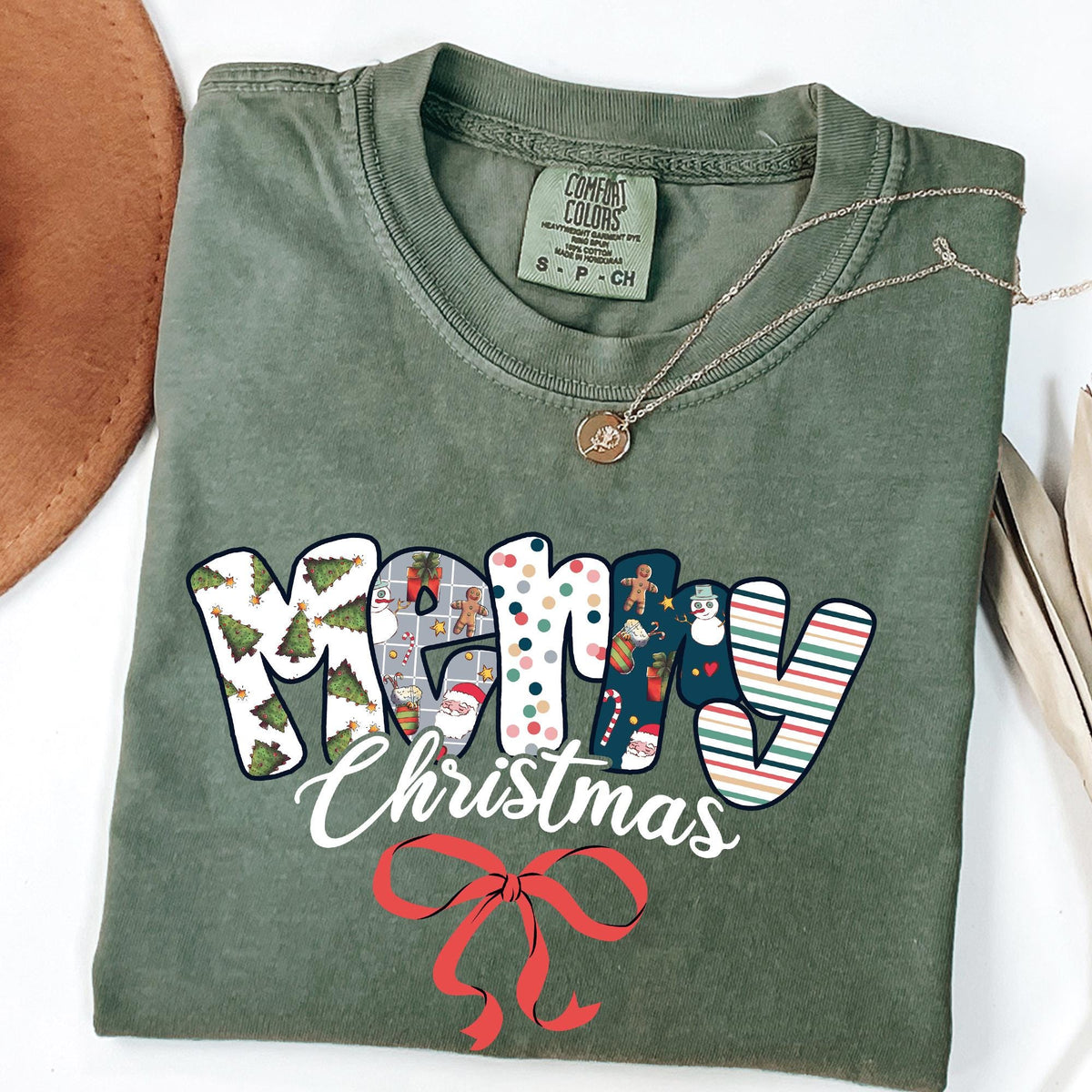 Merry Christmas Shirt, Comfort Colors®, Holiday Tee, Cute Xmas Shirt, Christmas Bow T-shirt, Cozy Holiday Top Women, Trendy Christmas Shirts