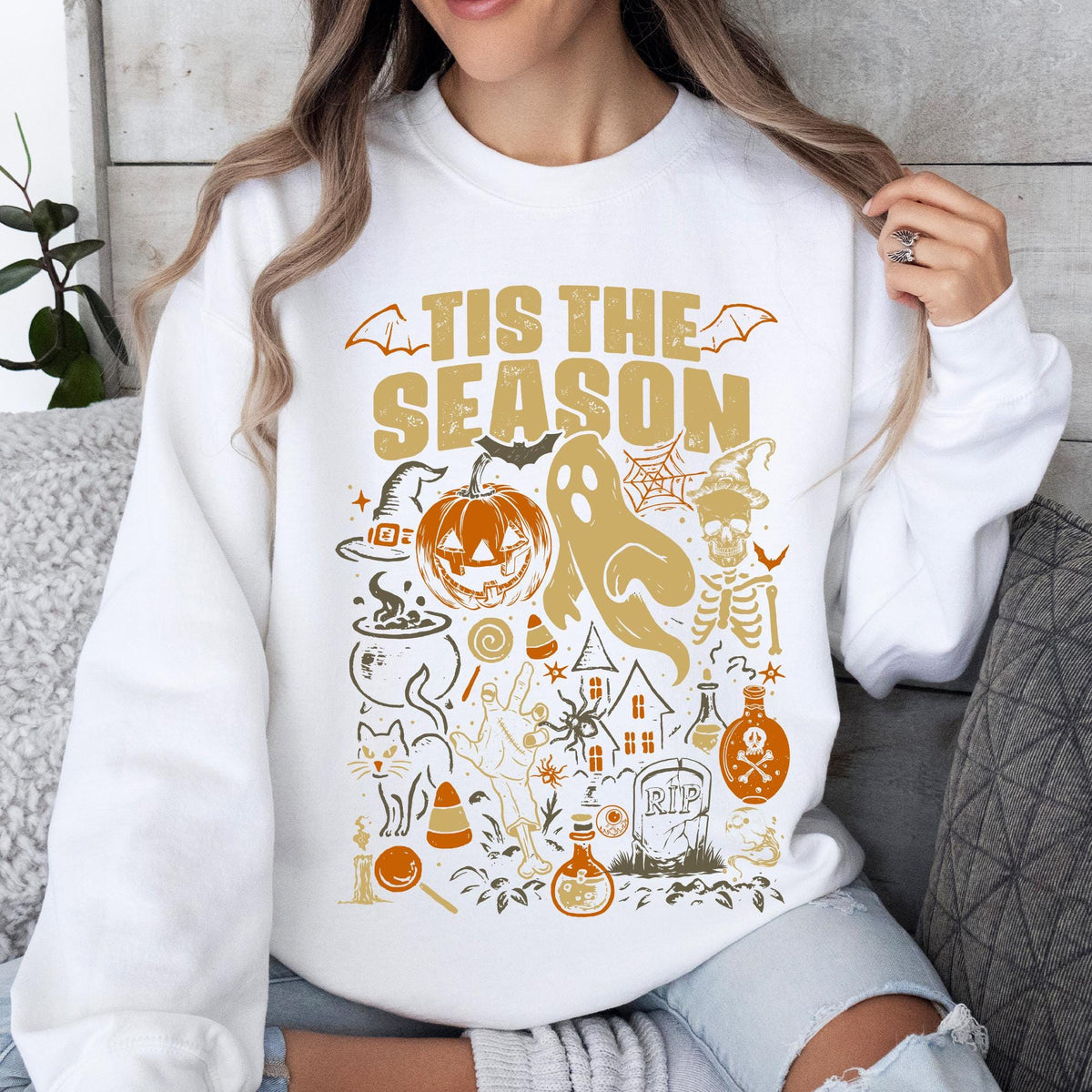 Retro Halloween Sweatshirt, Tis' the Season, Vintage Halloween Aesthetic Shirt, Pumpkin Ghost Oversized Sweatshirt, Women's Halloween Tshirt