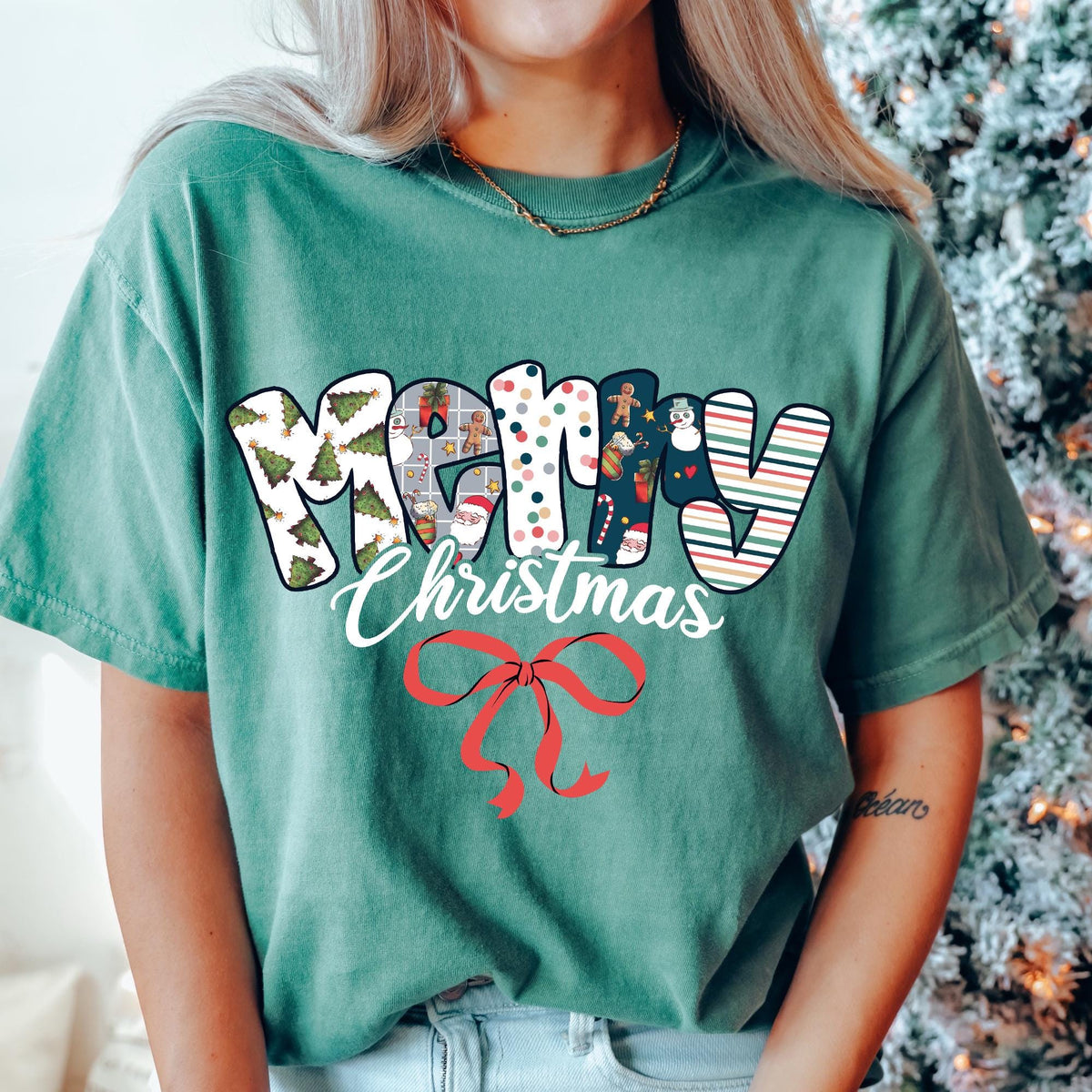 Merry Christmas Shirt, Comfort Colors®, Holiday Tee, Cute Xmas Shirt, Christmas Bow T-shirt, Cozy Holiday Top Women, Trendy Christmas Shirts