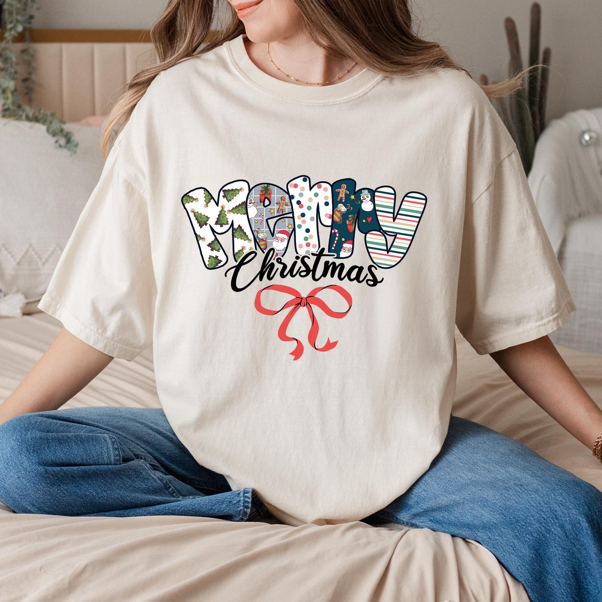 Merry Christmas Shirt, Comfort Colors®, Holiday Tee, Cute Xmas Shirt, Christmas Bow T-shirt, Cozy Holiday Top Women, Trendy Christmas Shirts
